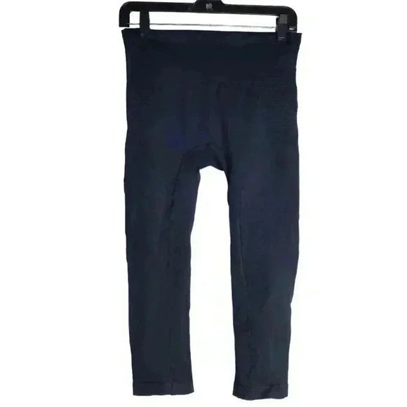 Athleta Black Capri Leggings Sz Med - Picture 1 of 6